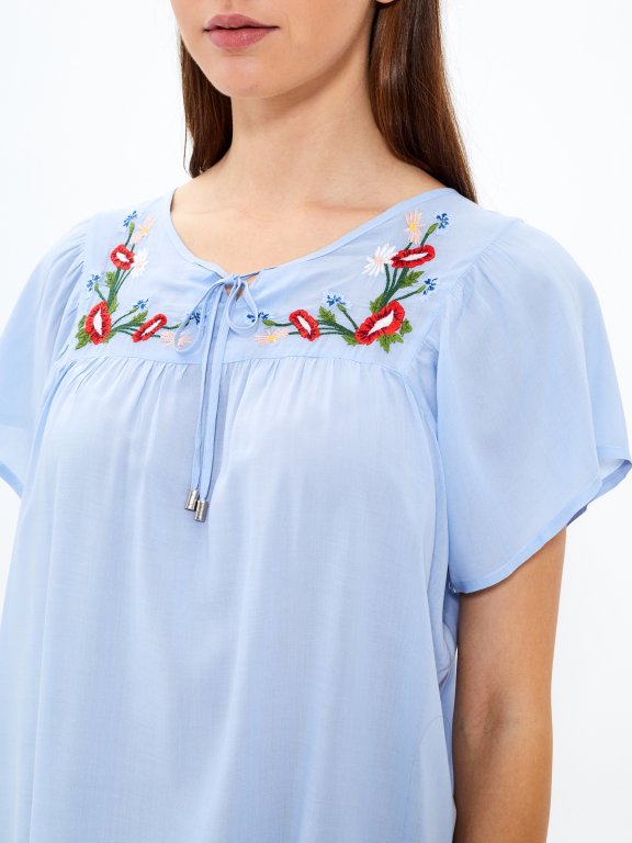 Blouse top with embroidery