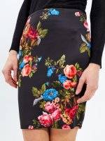 Bodycon skirt with floral print