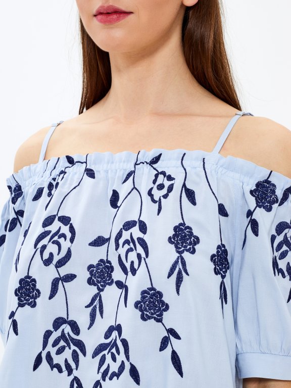 Off-the-shouldler top with embroidery