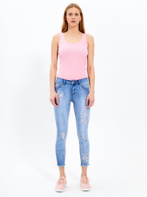 Distressed skinny jeans with floral embroidery