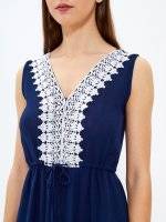 Sleeveless dress with contrast croched detail