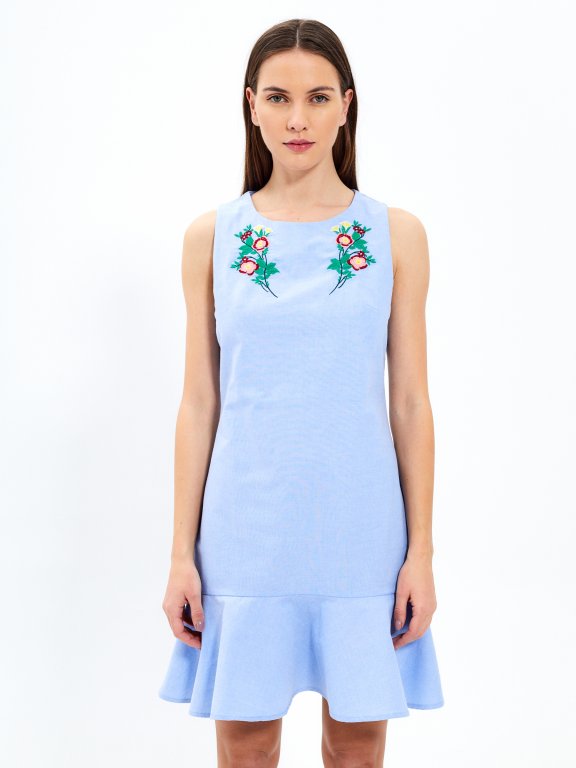 Sleeveless dress with floral embroidery
