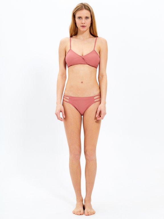 Bikini bottom with cutouts
