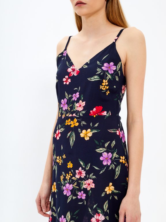 Dlhé šaty na ramienka s kvetinovou potlačou