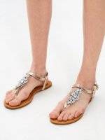 Flat sandals with stones