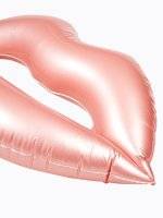 Inflatable lip float