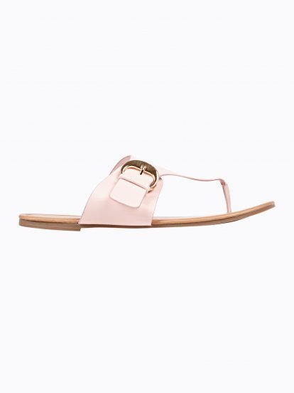 Flat slides with buckle details