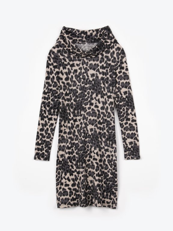 Šaty s leopardím potiskem a srolovaným límcem