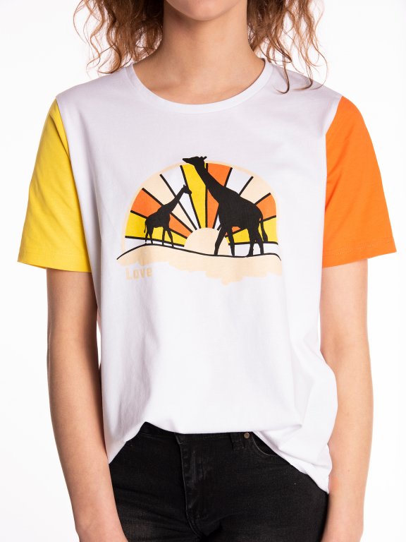 T-shirt with print and colorful sleeves