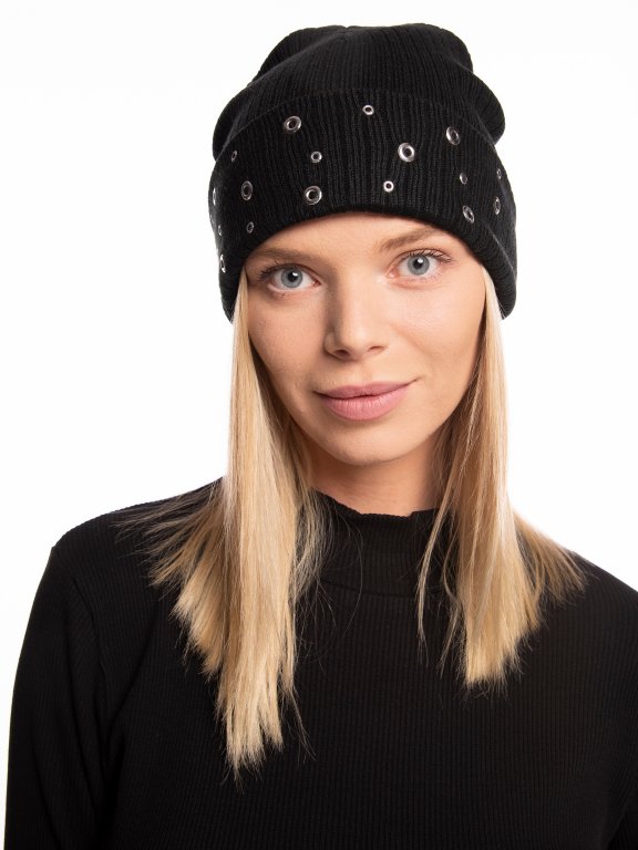 Ribbed beanie with metal eyelets