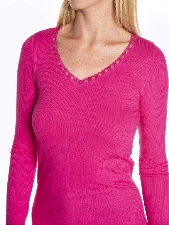 Ribbed v-neck t-shirt with lace