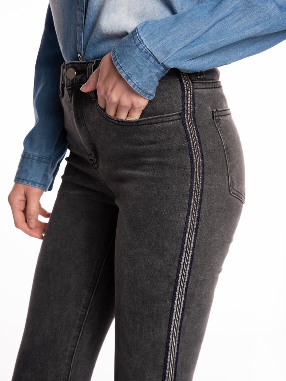 Jeansy skinny z cekinowymi paskami po bokach