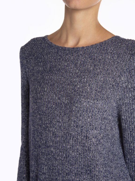 Długi sweter ze splotu żeberkowego z kieszenią na piersi