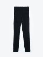 Slim fit elastic pants with contrast stitching