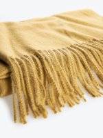 Plain scarf with fringes