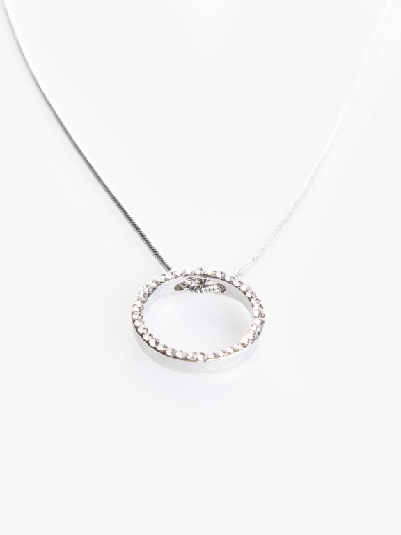 Necklace with circle pendant