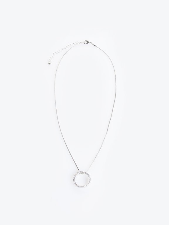 Necklace with circle pendant