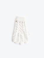 Cable-knit gloves