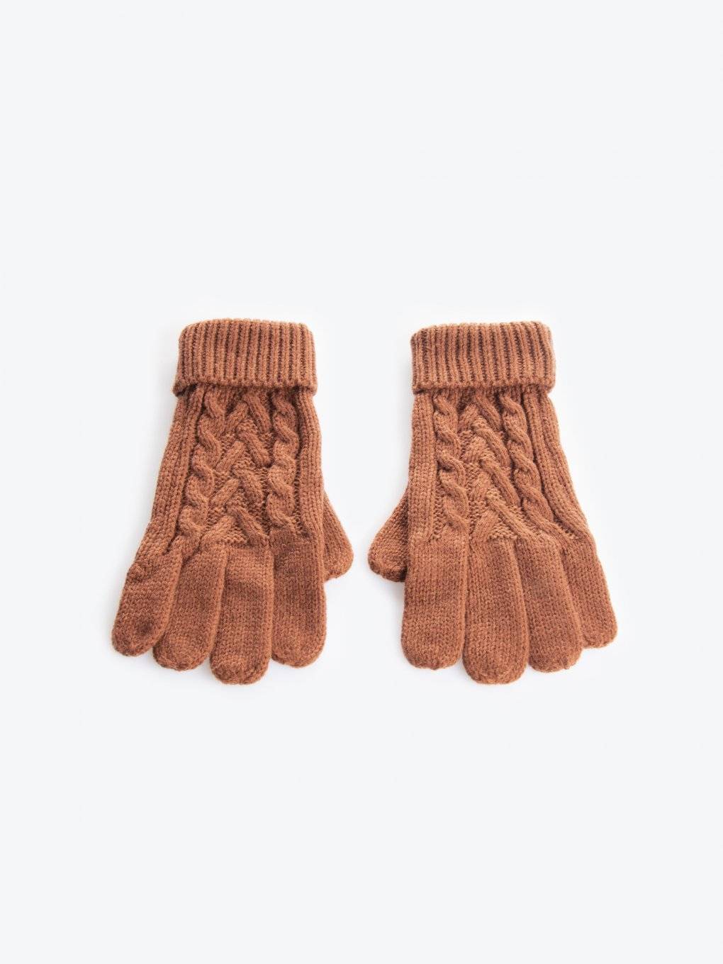 Cable-knit gloves