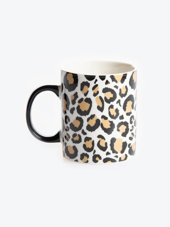 Porcelain mug with animal design