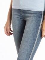 Skinny jeans with side stripe