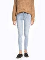 Skinny jeans with decorative pearls