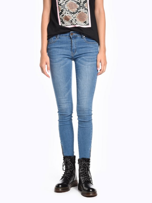 Skinny jeans with zippers on hem