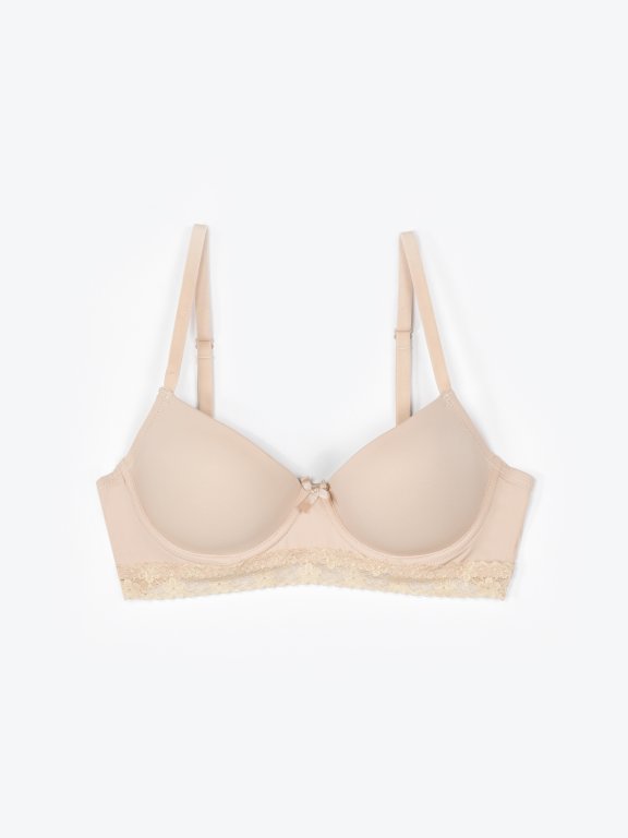 Padded bra with lace