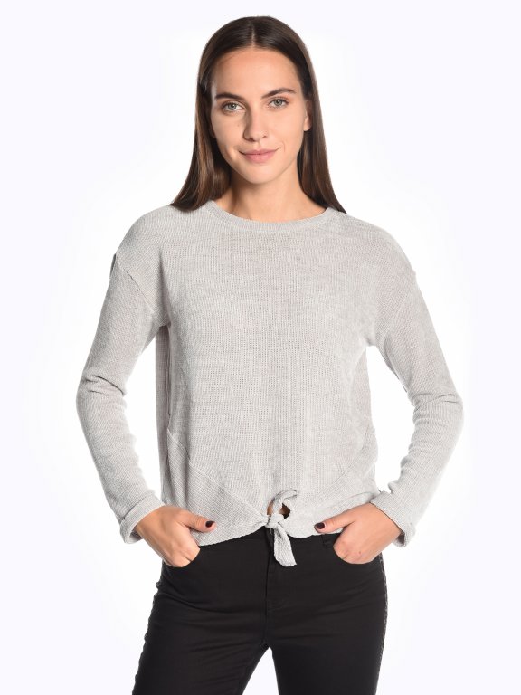 Jumper with knot