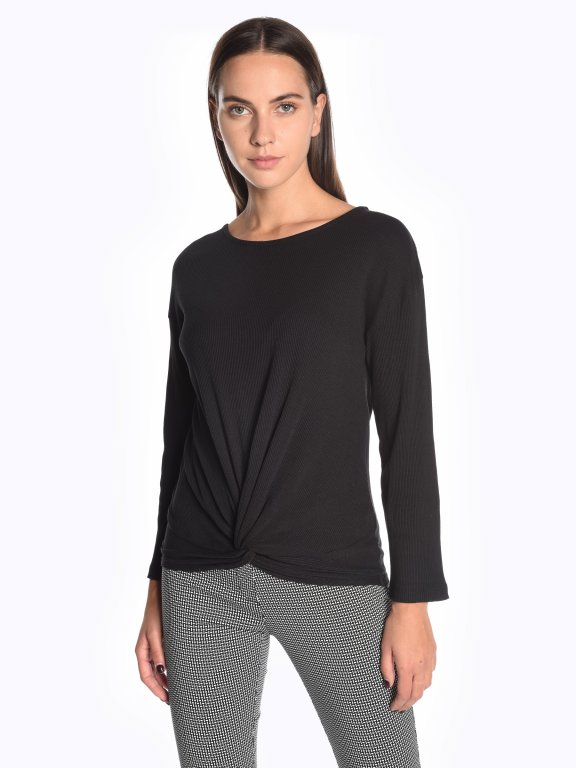 Ribbed top with knot
