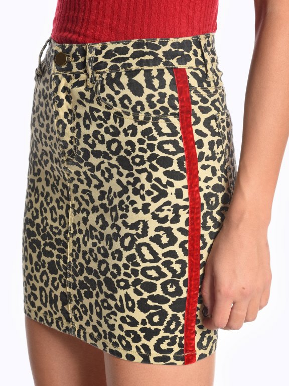 Bodycon mini skirt with leopard print and side tape
