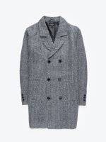Double breasted coat in wool blend