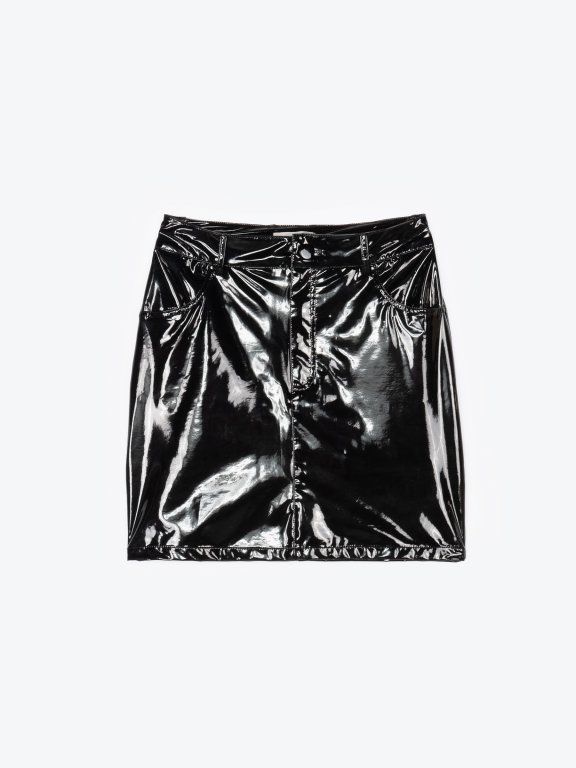 Shiny faux leather mini skirt