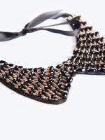 Collar with beads