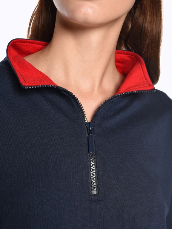 Sweatshirt with zipper and sleeve stripes