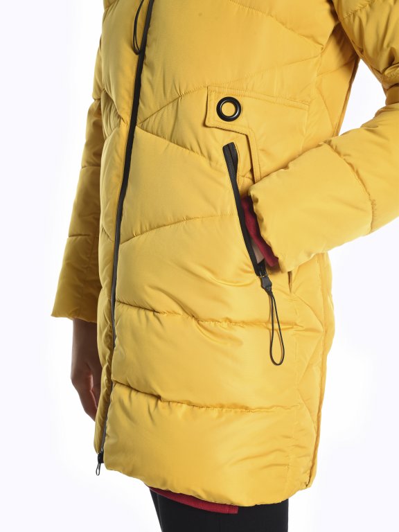 Dlouhá prošívaná vatovaná bunda s kontrastními zipy