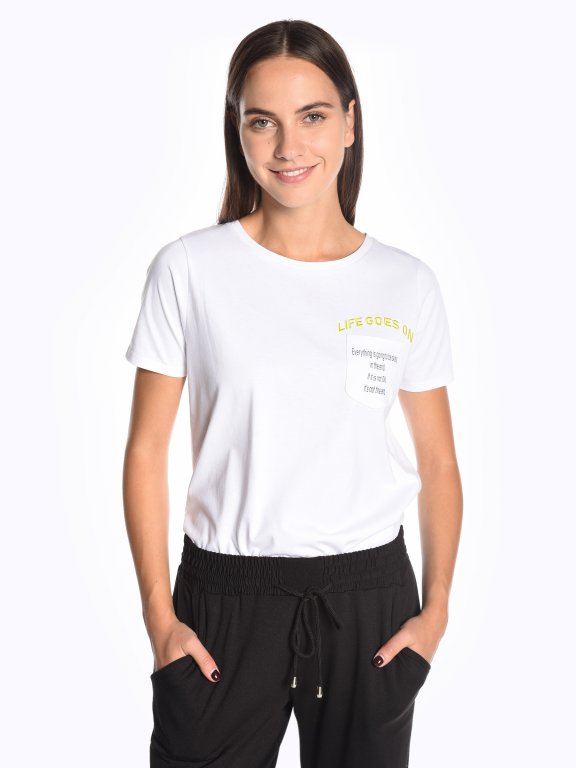 Short sleeve t-shirt with chest pocket and embroidery