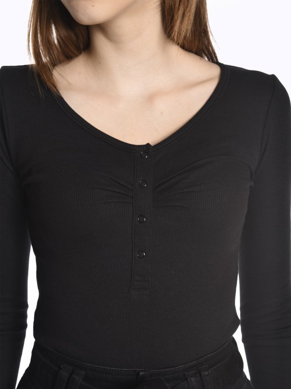 Basic long sleeve t-shirt with front buttons
