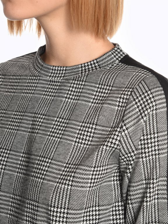 Plaid sweatshirt with sleeve tape