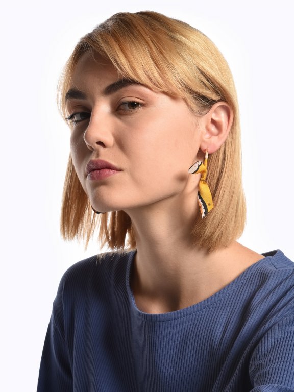 Hoop earrings with ribbon