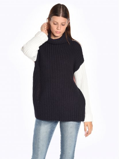 Trojfarebný rozšírený sveter