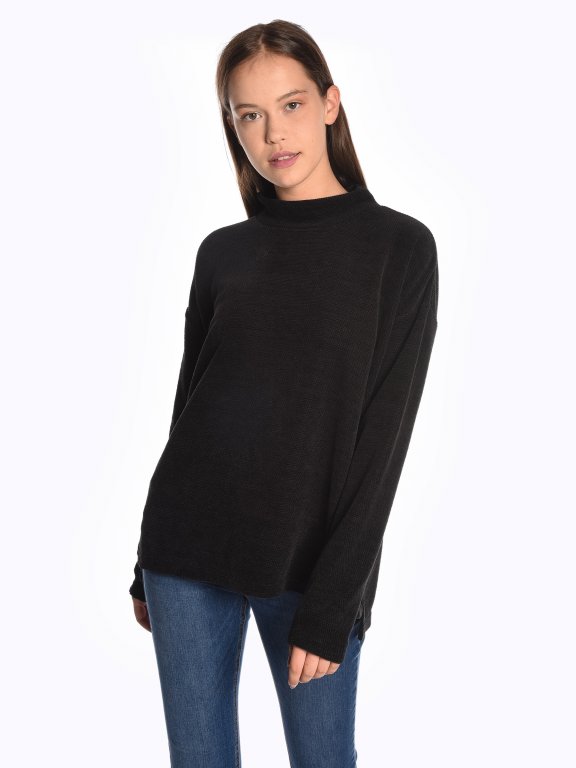Loose fit high neck pullover