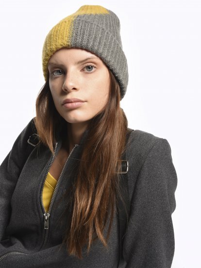 Two colour ribbed beanie