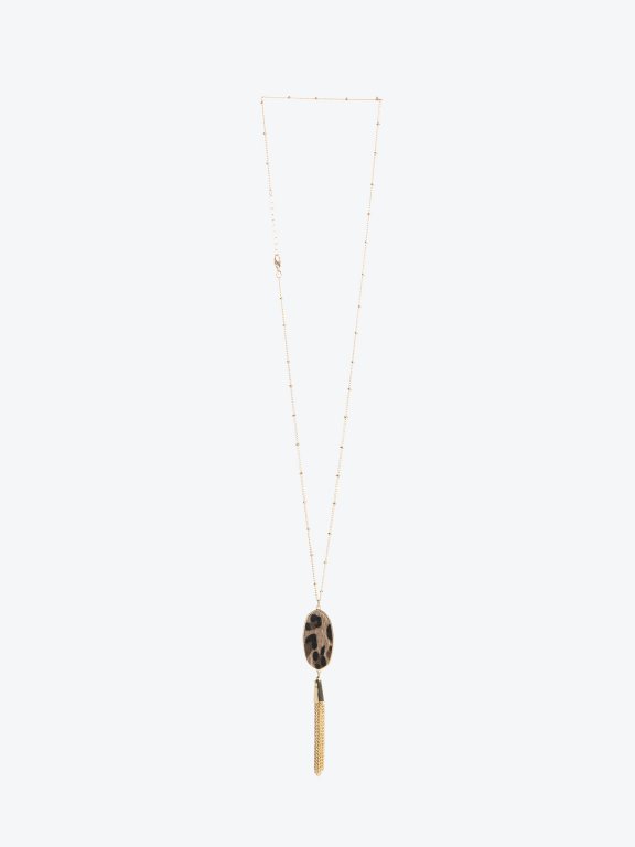 Necklace with leopard design pendant