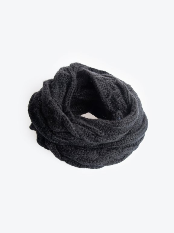 Cable-knit snood