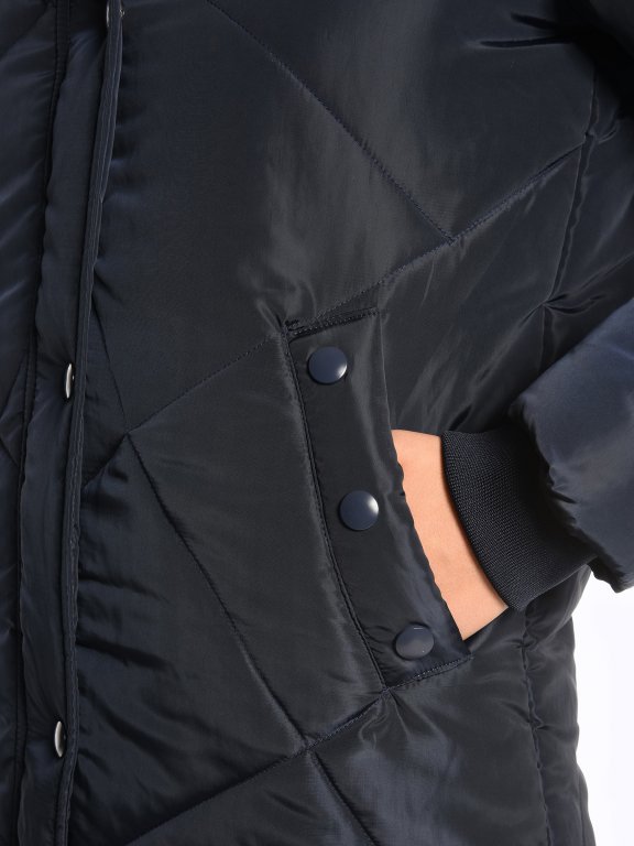 Dlhá prešívaná vatovaná bunda s odopínateľnou umelou kožušinou