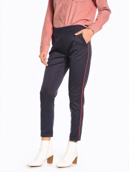 Carrot fit striped trousers