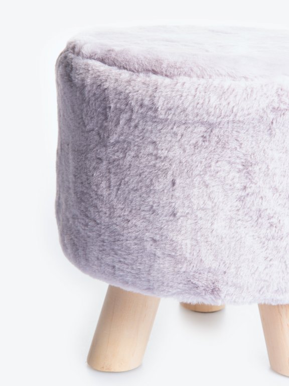 Round stool with faux fur