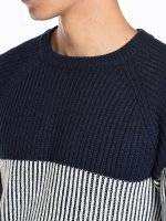 Strukturowany sweter
