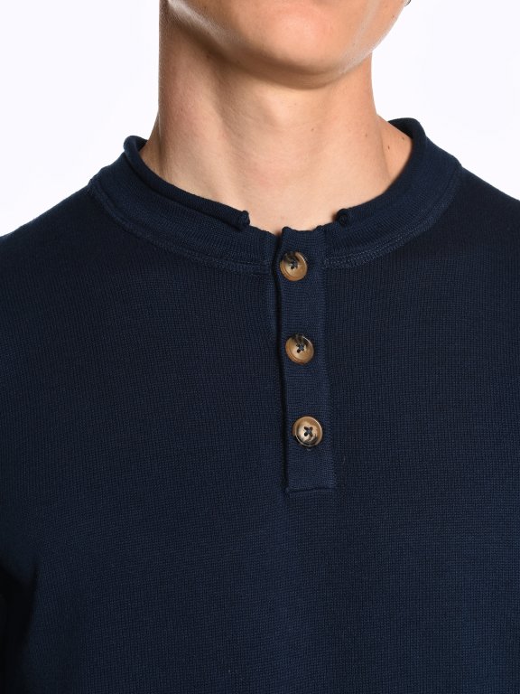 Jumper with buttons